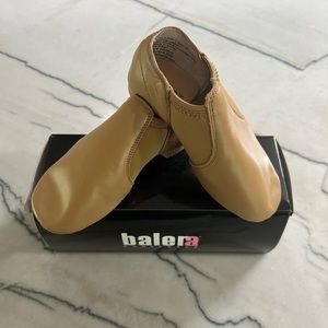 Balera Kids dance shoe. Tan/nude color. size 1 kids (runs very small).
